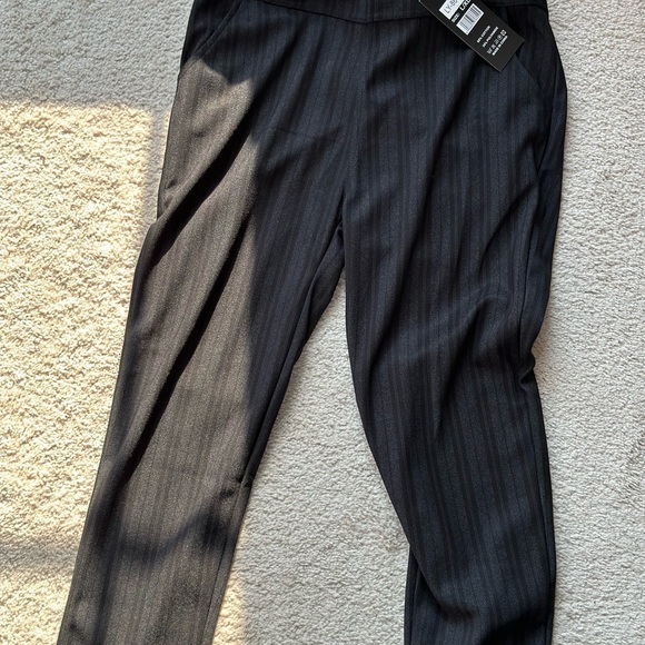 Dresses pants and jeans - Picture 2 of 16